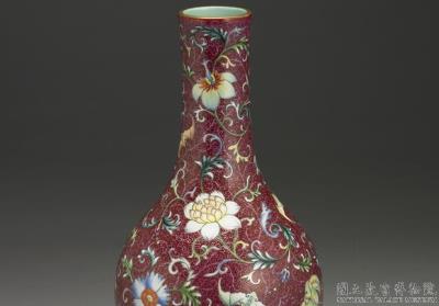 图片[2]-Gall-bladder-shaped vase with flower on a carved red ground in yangcai painted enamels, Qianlong reign (1736-1795), Qing dynasty-China Archive